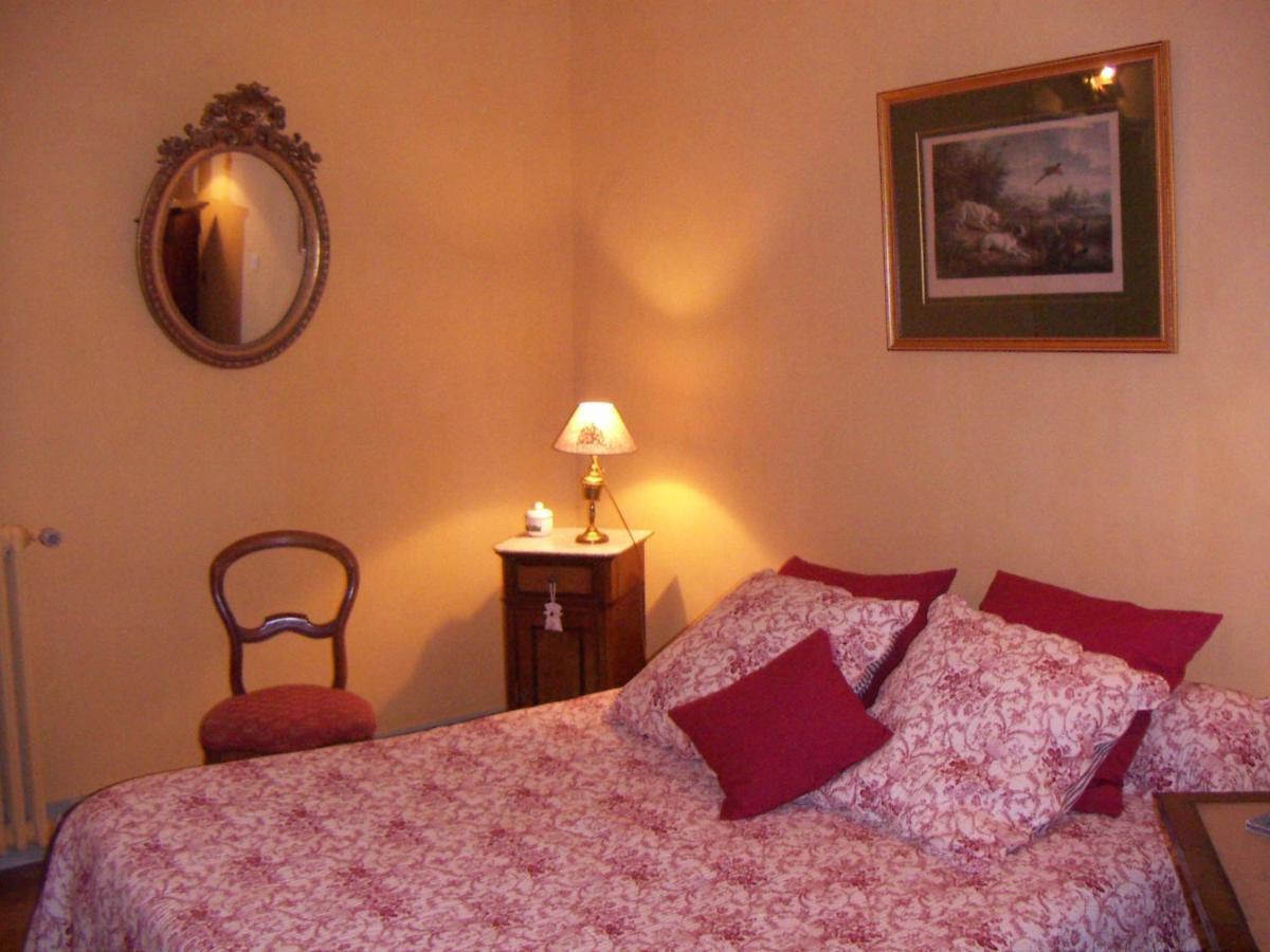 Chateau La Gentilhommiere Du Puits Notre-Dame 30 Rue De L'Eglise 24110 Saint Leon Sur L'Isle エクステリア 写真