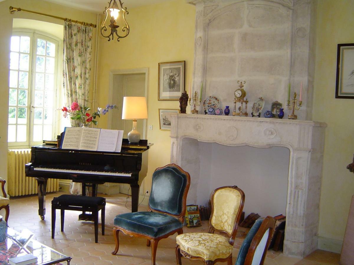 Chateau La Gentilhommiere Du Puits Notre-Dame 30 Rue De L'Eglise 24110 Saint Leon Sur L'Isle エクステリア 写真