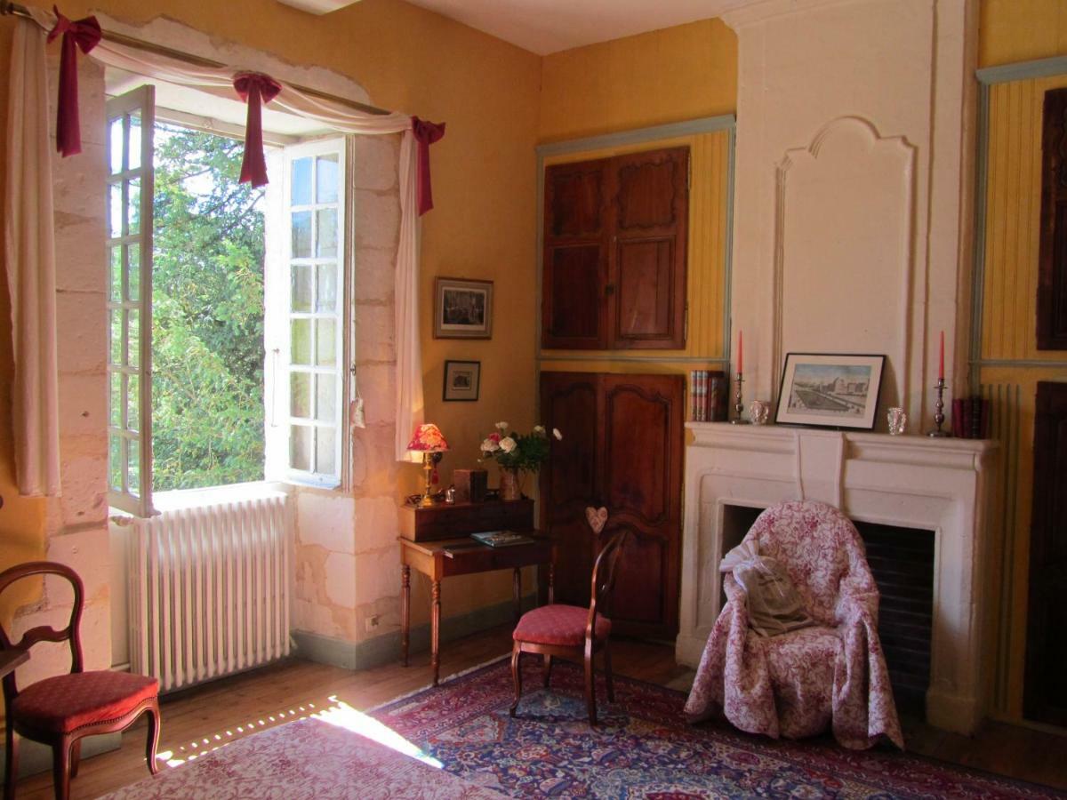 Chateau La Gentilhommiere Du Puits Notre-Dame 30 Rue De L'Eglise 24110 Saint Leon Sur L'Isle エクステリア 写真