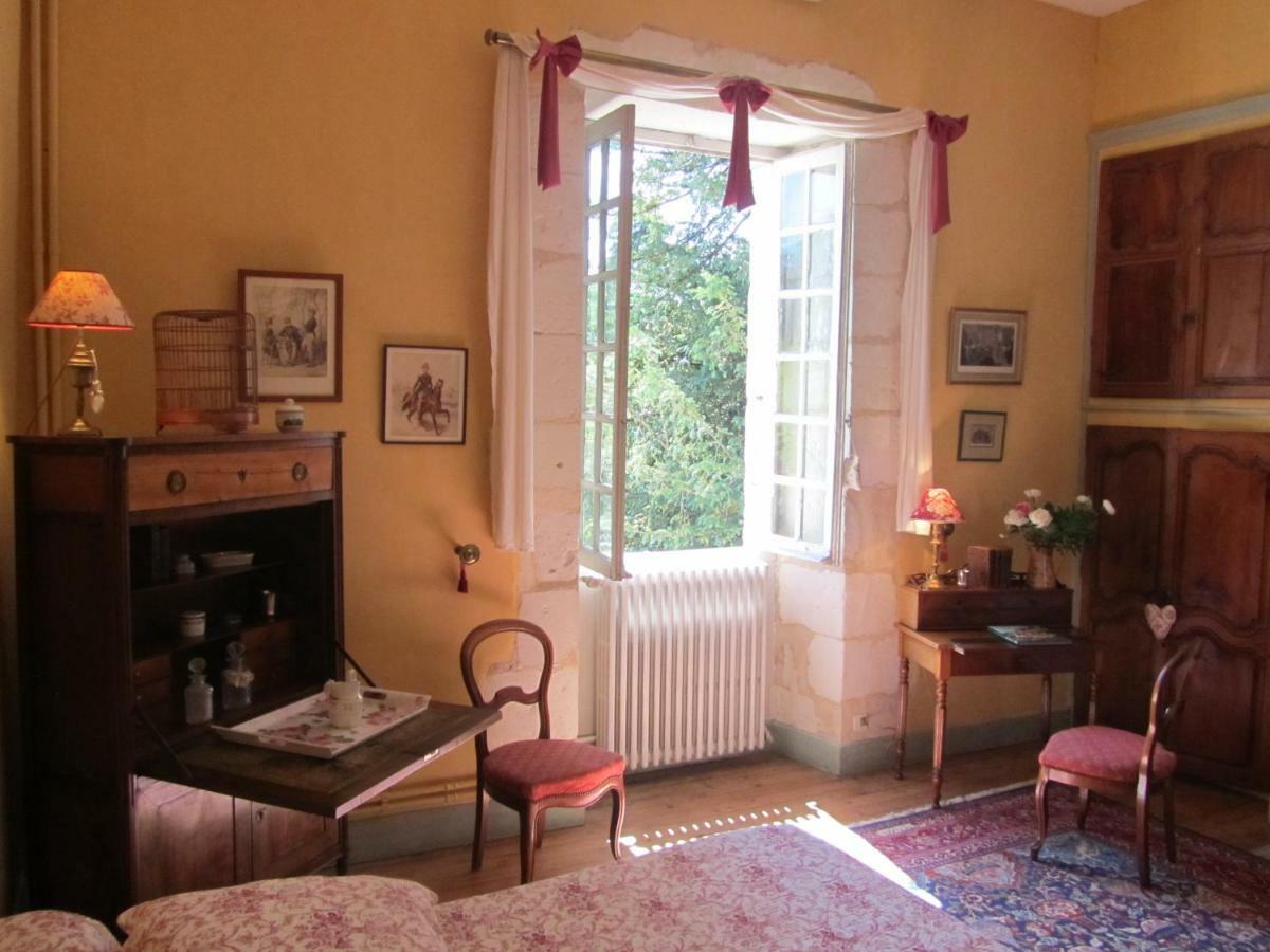 Chateau La Gentilhommiere Du Puits Notre-Dame 30 Rue De L'Eglise 24110 Saint Leon Sur L'Isle エクステリア 写真