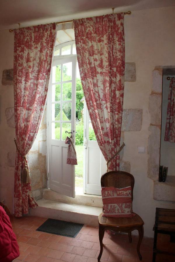Chateau La Gentilhommiere Du Puits Notre-Dame 30 Rue De L'Eglise 24110 Saint Leon Sur L'Isle エクステリア 写真