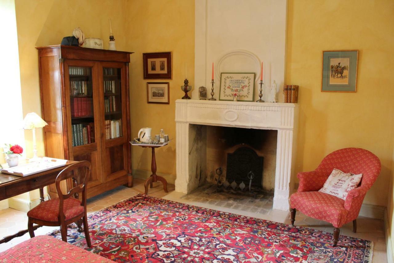 Chateau La Gentilhommiere Du Puits Notre-Dame 30 Rue De L'Eglise 24110 Saint Leon Sur L'Isle エクステリア 写真