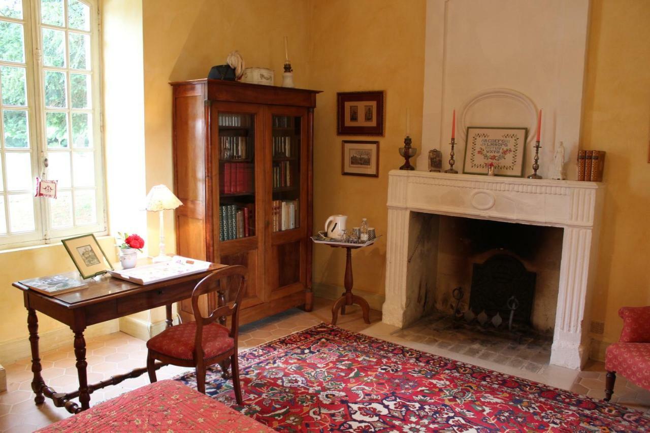 Chateau La Gentilhommiere Du Puits Notre-Dame 30 Rue De L'Eglise 24110 Saint Leon Sur L'Isle エクステリア 写真