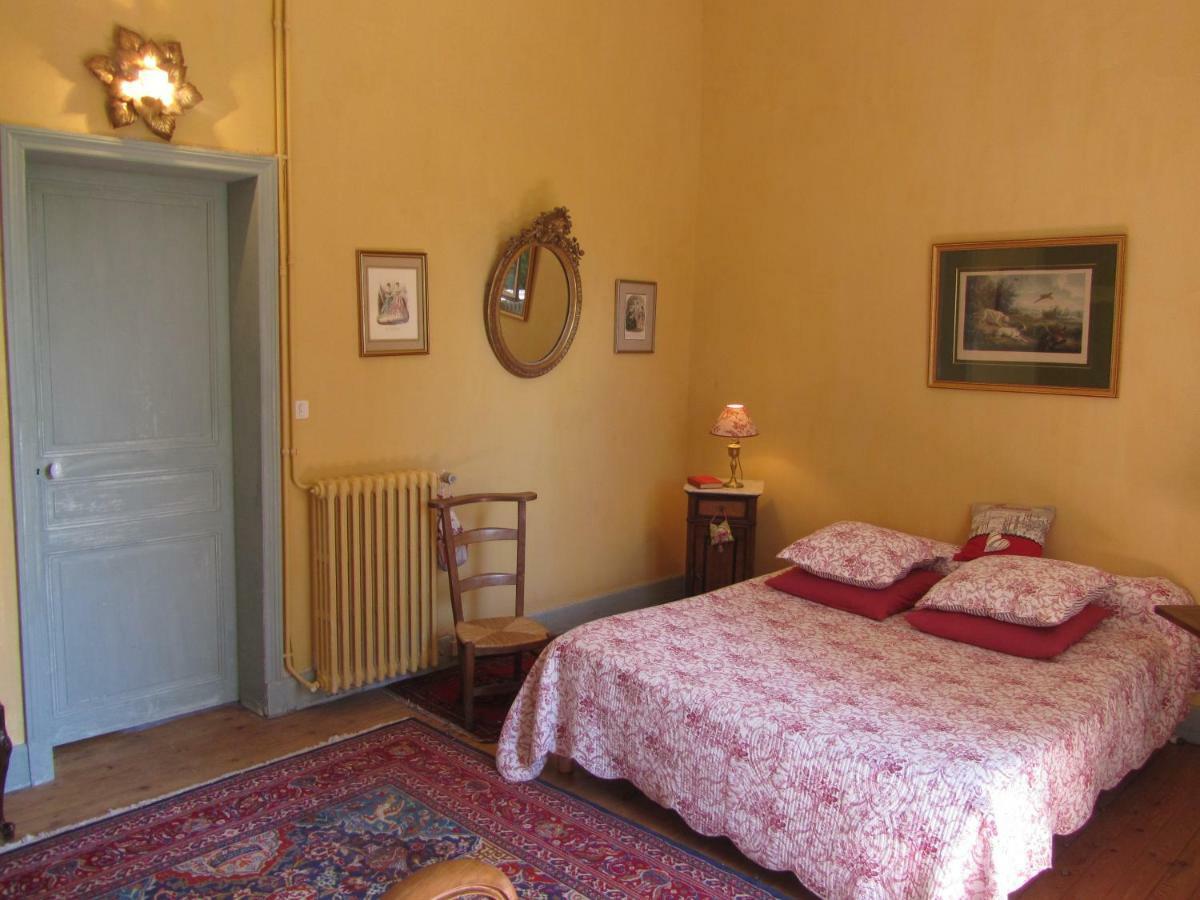 Chateau La Gentilhommiere Du Puits Notre-Dame 30 Rue De L'Eglise 24110 Saint Leon Sur L'Isle エクステリア 写真