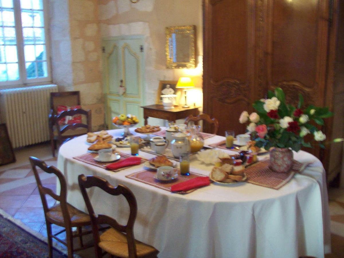 Chateau La Gentilhommiere Du Puits Notre-Dame 30 Rue De L'Eglise 24110 Saint Leon Sur L'Isle エクステリア 写真